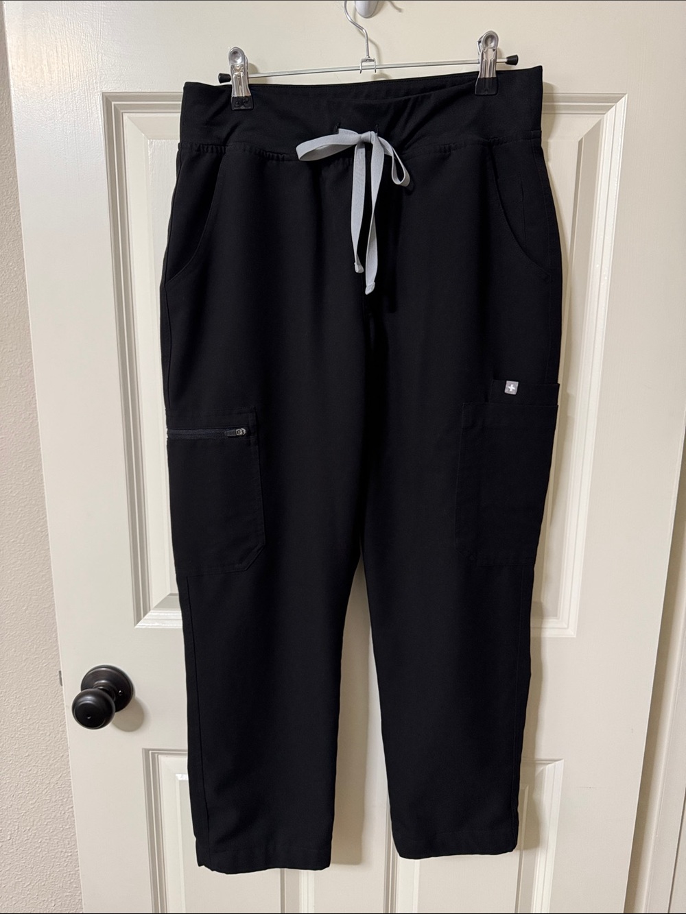 Figs Women's Black Straight-Leg Scrub Pants with Gray Drawstring